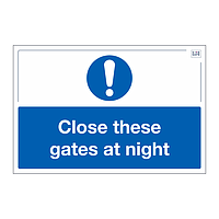 Site Safe - Close these gates at night sign